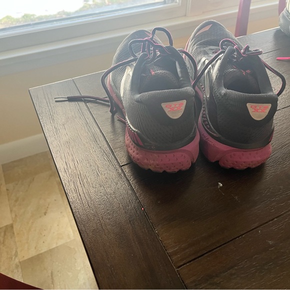 Brooks adrenaline size 10 - Picture 3 of 4